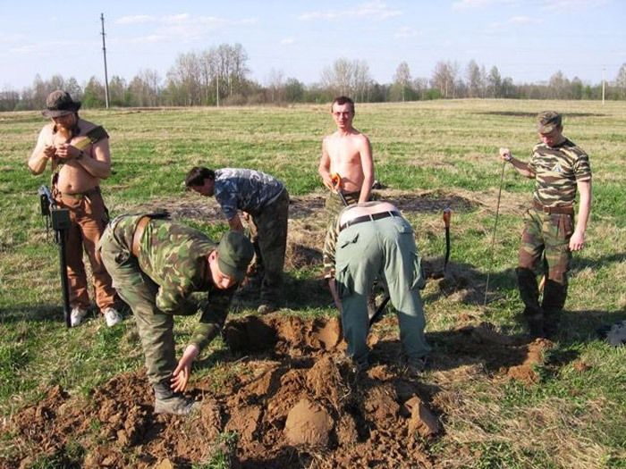 Раскопки на местах военных действий (54 фото) Раскопки на местах военных действий (54 фото)