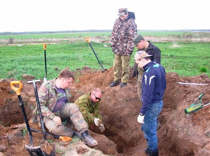 Раскопки на местах военных действий (54 фото) Раскопки на местах военных действий (54 фото)