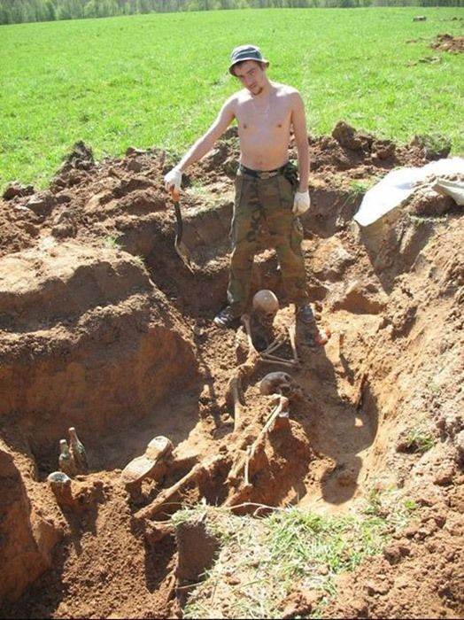 Раскопки на местах военных действий (54 фото) Раскопки на местах военных действий (54 фото)